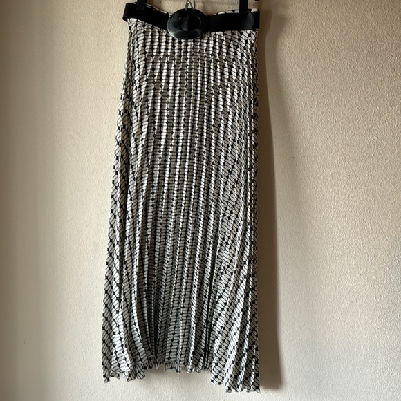 Zara Black & White Monochrone Set - Picture 6 of 7